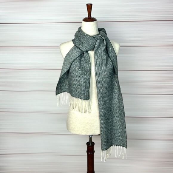 Foxford Lambs Wool Scarf Herringbone Gray White Fringe Ireland Men’s Women’s - Picture 5 of 8